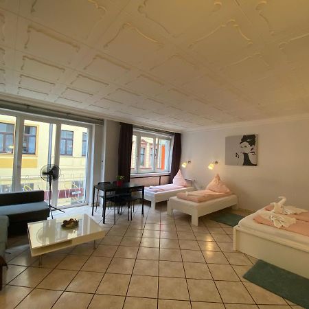 Central Shared Apartment, Friesenplatz ケルン エクステリア 写真