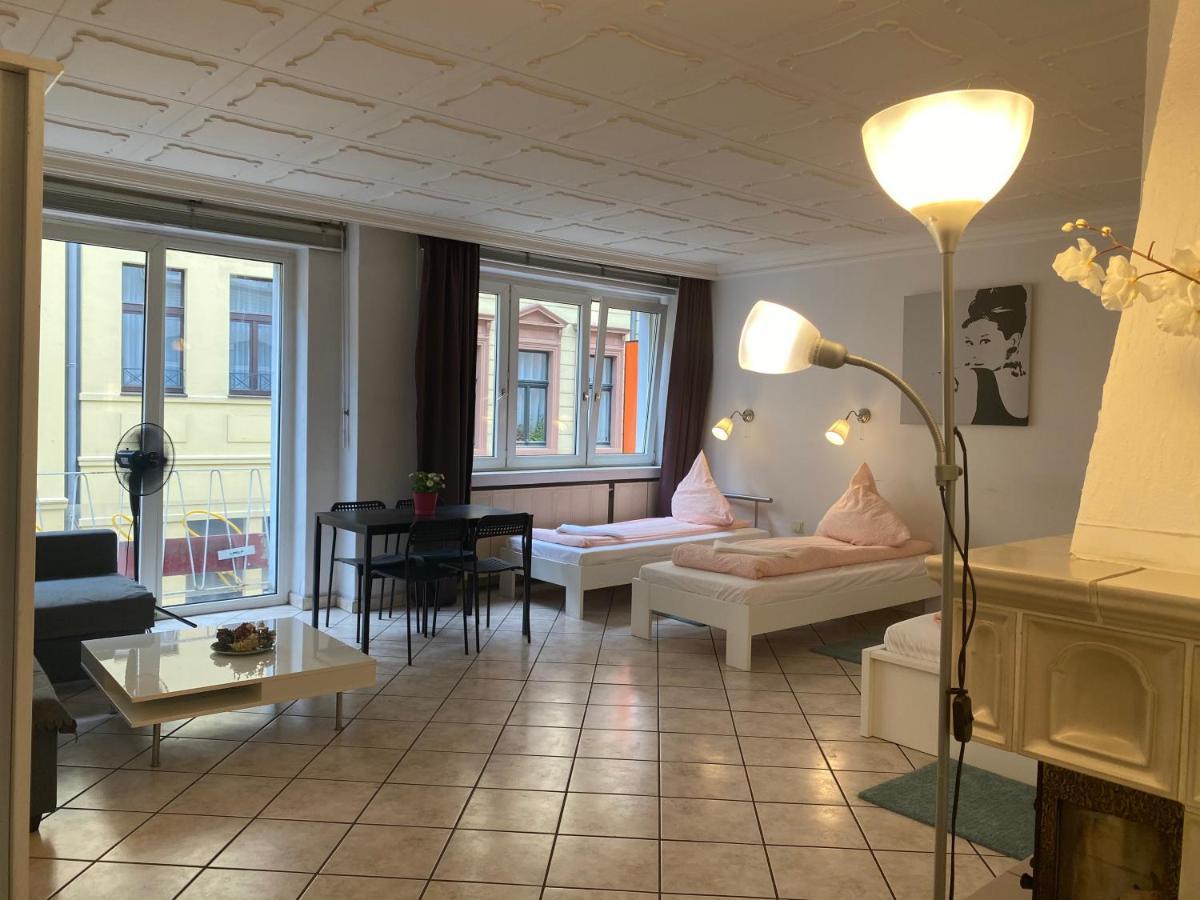 Central Shared Apartment, Friesenplatz ケルン エクステリア 写真