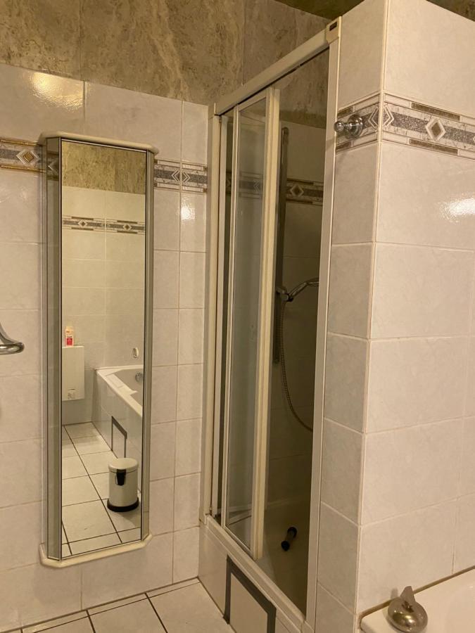 Central Shared Apartment, Friesenplatz ケルン エクステリア 写真