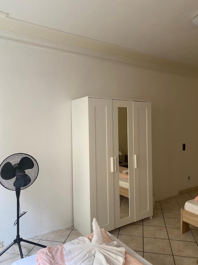 Central Shared Apartment, Friesenplatz ケルン エクステリア 写真