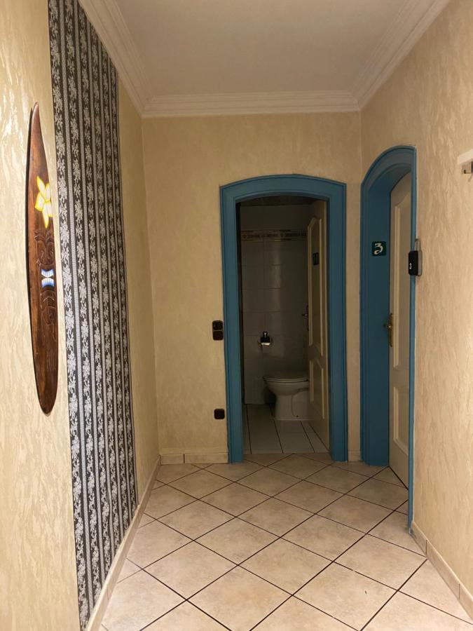 Central Shared Apartment, Friesenplatz ケルン エクステリア 写真