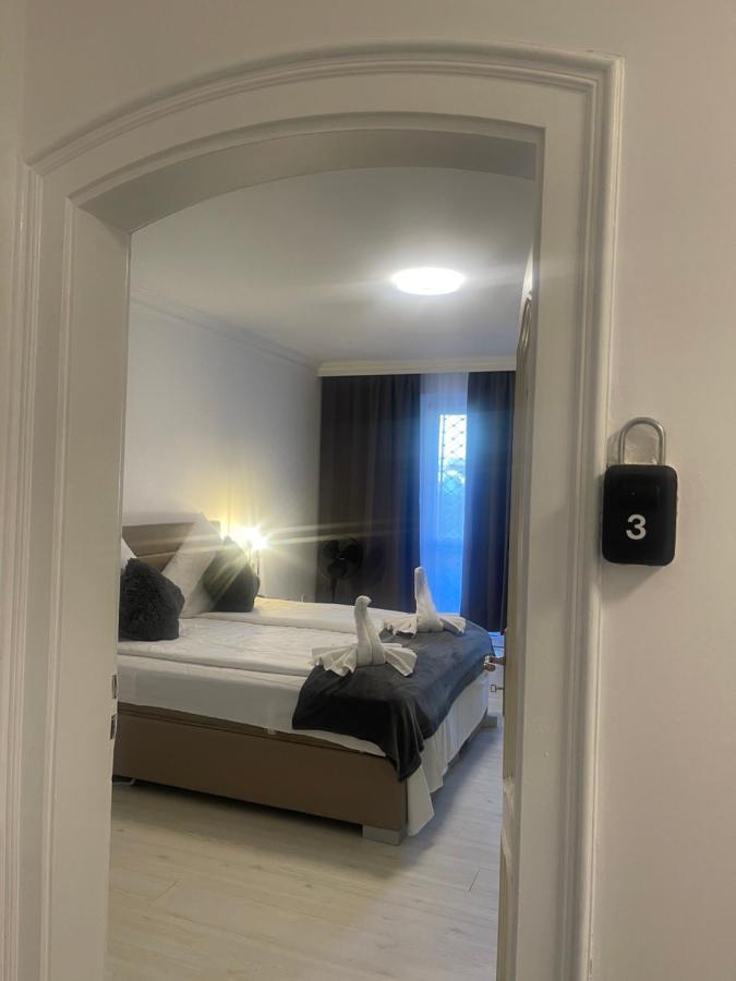 Central Shared Apartment, Friesenplatz ケルン エクステリア 写真